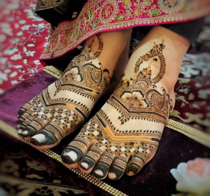 Mehndi Artist in Anand, Mehndi Artist in Anand Near me
