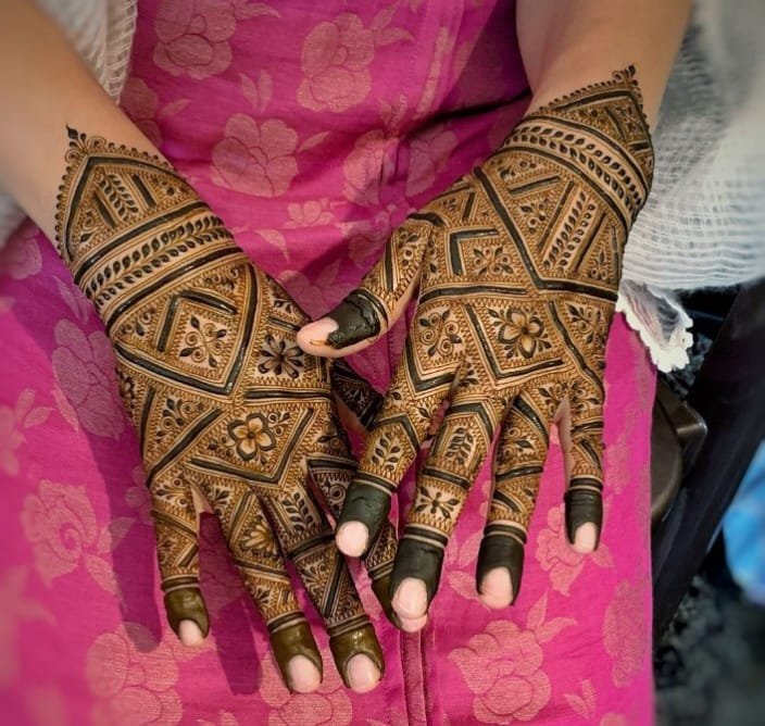 Mehndi Artist in Anand, Mehndi Artist in Anand Near me